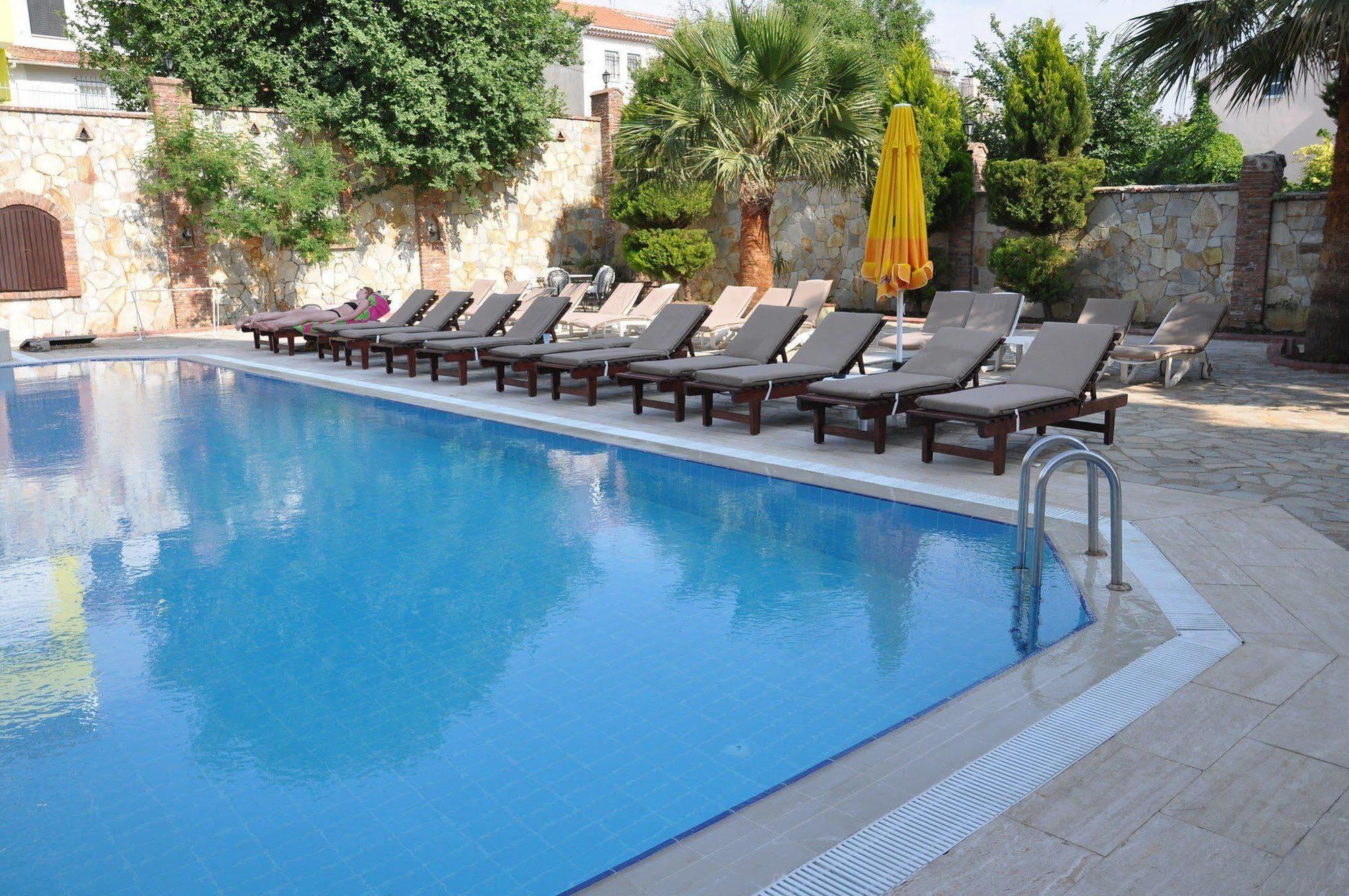 Esat Hotel Kusadası Esterno foto